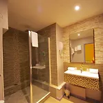 Western Saint Claude 3*