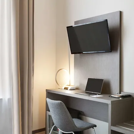 Hotel Western Saint Claude 3*