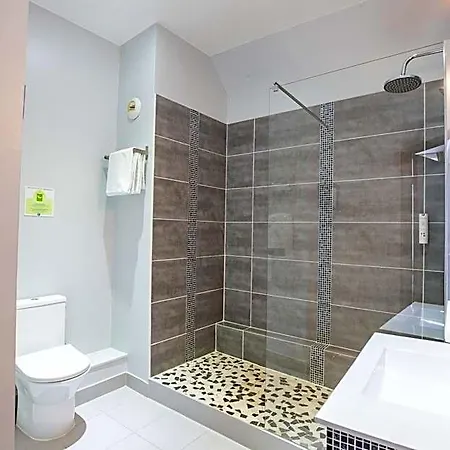 Hotel Western Saint Claude 3*