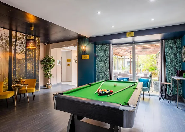 Western Saint Claude 3*