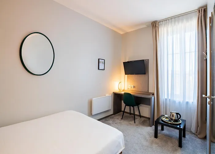 Western Saint Claude 3*